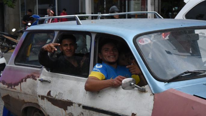 Hinchas se acercaron a plaza Centenario para festejar el triunfo de Boca