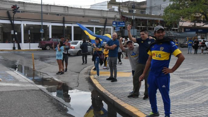 Hinchas se acercaron a plaza Centenario para festejar el triunfo de Boca