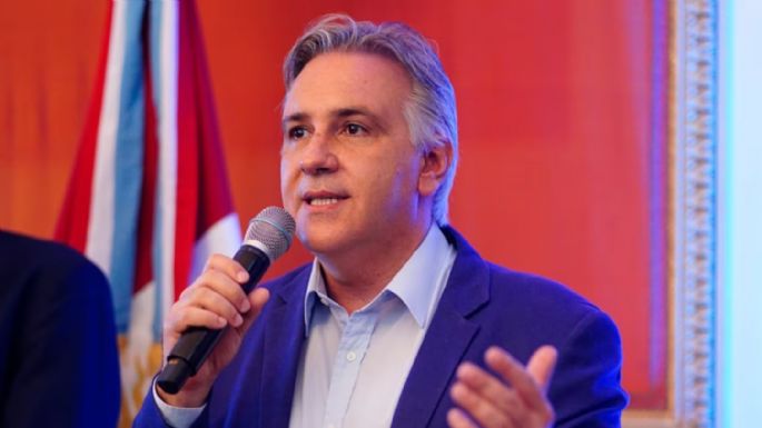 Llaryora paga por decreto