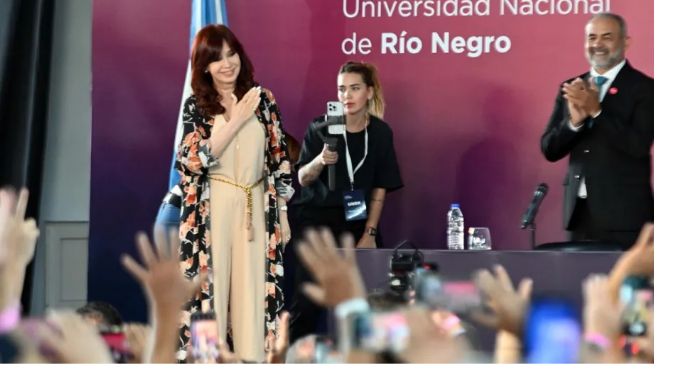 Reapareció Cristina para apoyar la marcha universitaria