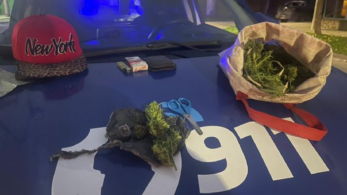 Detuvieron a dos jóvenes que llevaban marihuana