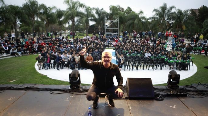 El DT Julio Lamas participó de la Feria Educativa "Conectando Saberes"