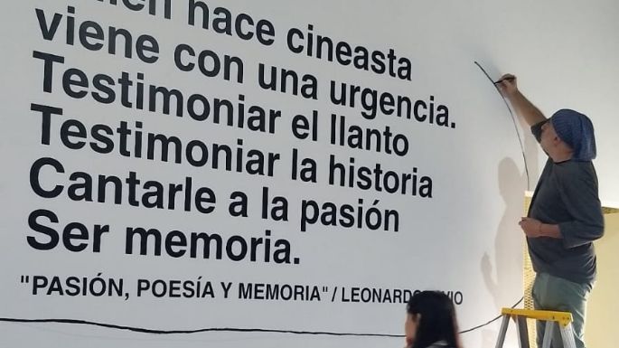 [Video] El dibujante Rep intervino una pared del Espacio INCAA en honor a Leonardo Favio