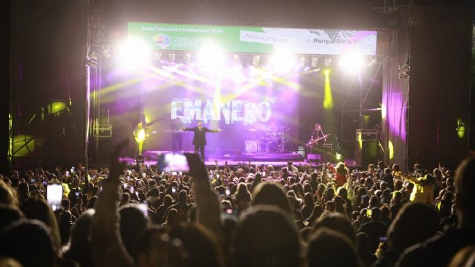 Emanero cerró la Feria Conectando Saberes con un Teatrino repleto