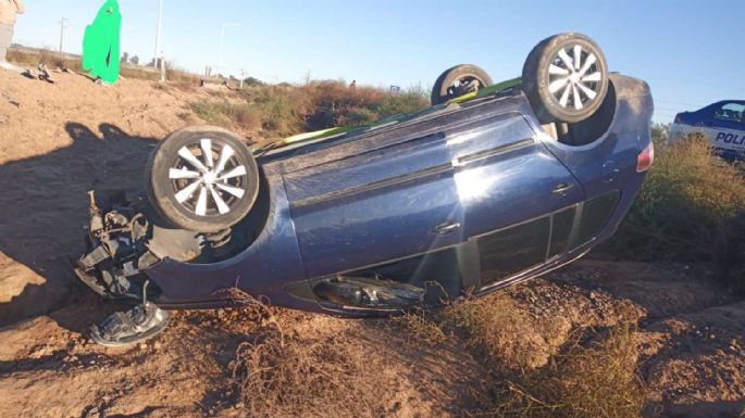 Espectacular despiste y vuelco, pero sin heridos