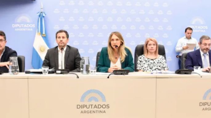 Jubilaciones: hubo debate adentro y protesta afuera