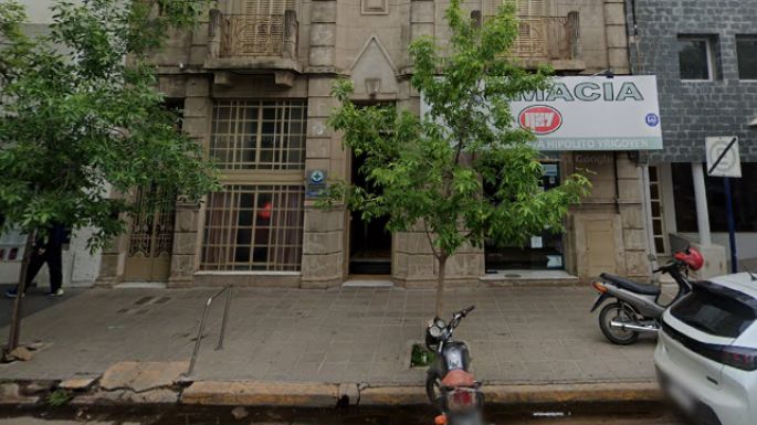 Un auto impidió el ingreso de una persona en silla de ruedas a una clínica