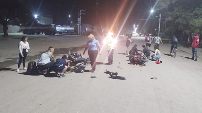 Se fracturó una pierna al chocar dos motocicletas