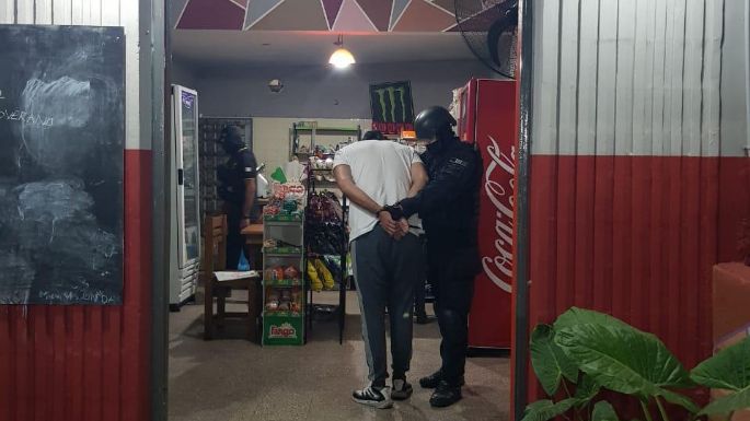 Usaba una despensa como pantalla para vender drogas