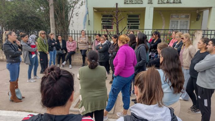 Padres se manifiestan para rechazar la reincorporación del director Tisera