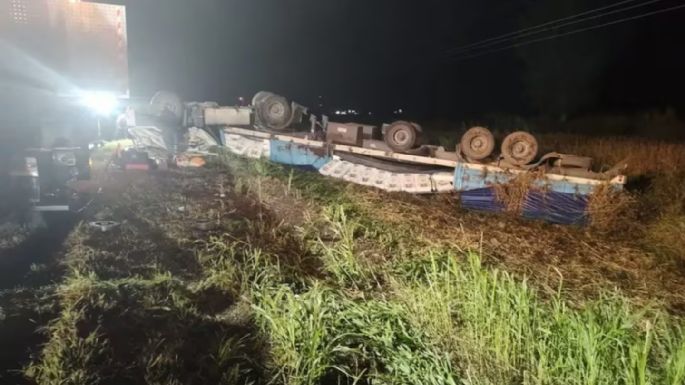 Un camionero falleció tras un vuelco en el interior cordobés