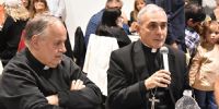 El obispo Samuel Jofré (en uso de la palabra) y el vicario Alberto Bustamante dejaron palabras de fe y aliento