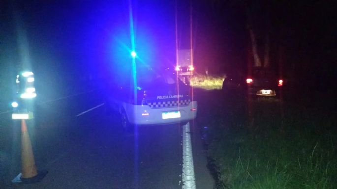 Un policía retirado falleció y una pareja resultó herida tras un choque