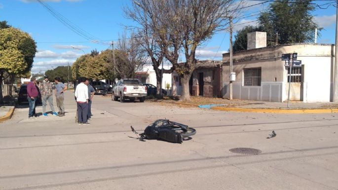 Un motociclista con traumatismo de cráneo fue trasladado al Pasteur
