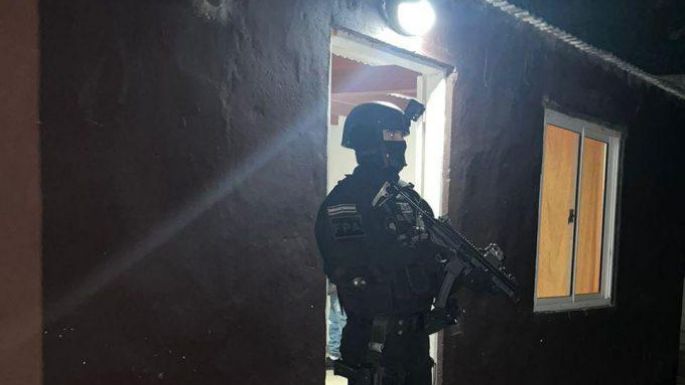 Quedó detenido mientras vendía droga junto a su pareja y su beba