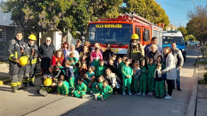 [Video] Realizaron un simulacro de incendio en el jardín Mitre de Villa Nueva