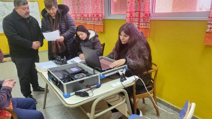 Recorrido por las escuelas para que estudiantes puedan renovar su DNI