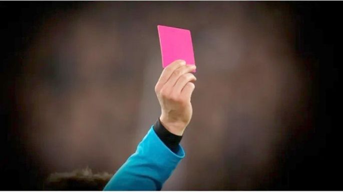 Se viene la tarjeta rosa