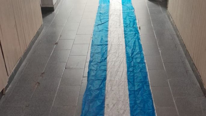 Antes del Día patrio, un hombre se robó una bandera de Argentina