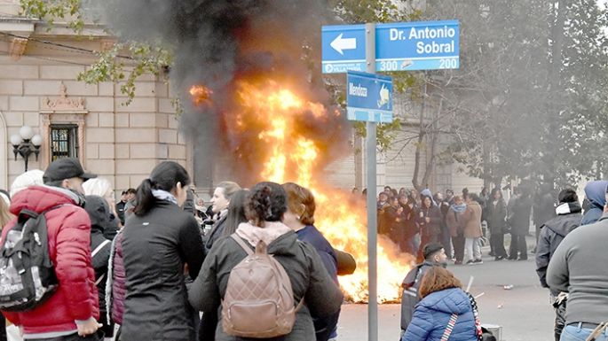 El miércoles se reunirán trabajadores y Gobierno