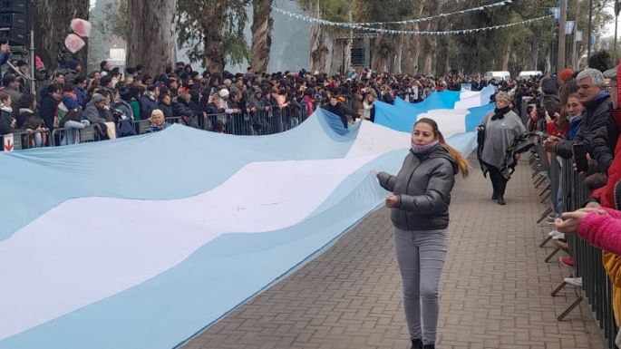 [Videos] Una multitud acompañó el desfile cívico-militar en Villa Nueva