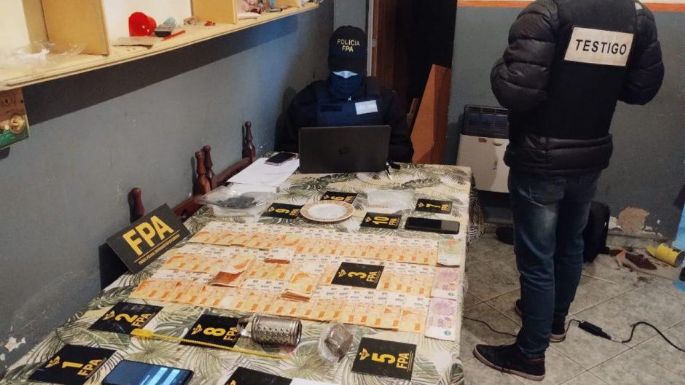 Un hombre detenido tras incautar marihuana y cocaína en su vivienda