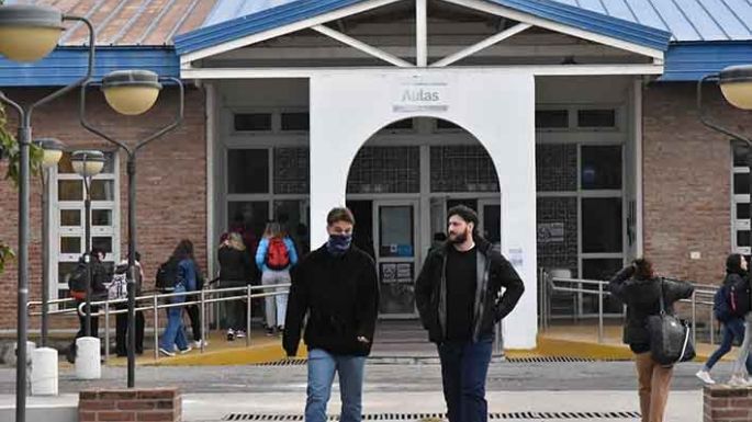 Docentes no pueden llegar a fin de mes