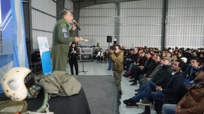 Más de 1500 estudiantes participaron de la exposición "Defensores de nuestro cielo"