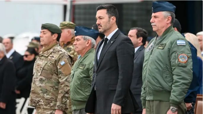 Por el clima, el ministro Petri no llegó