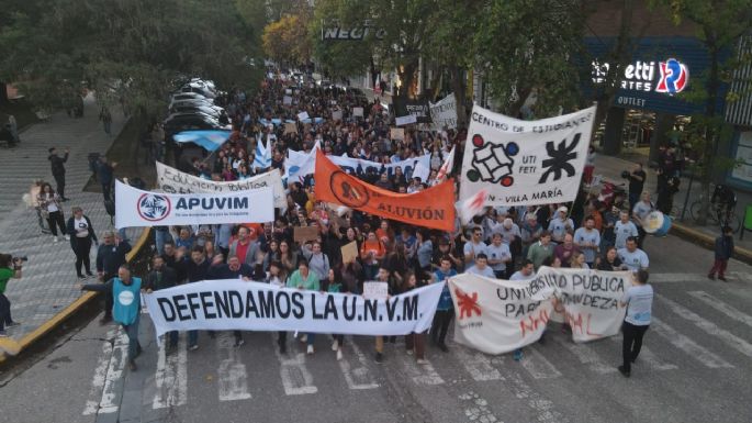 Maestros, choferes y no docentes universitarios se suman al paro