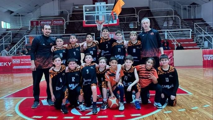 Naranja Mecánica juega el Súper 4