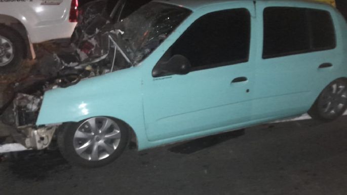 Tres jóvenes lesionados tras colisionar contra un camión