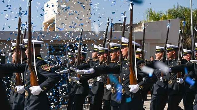 Llaryora tomó juramento