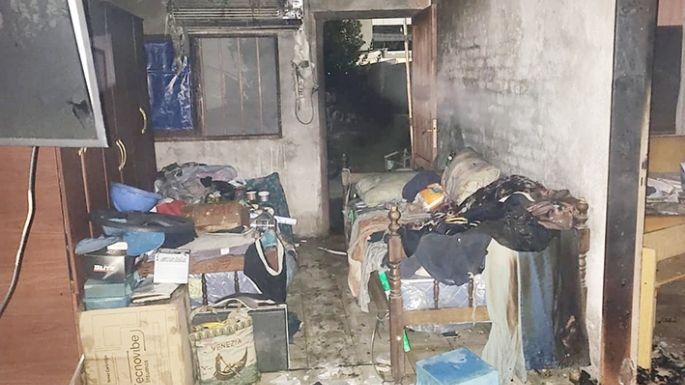 Sufrió graves quemaduras al prenderse fuego su casa