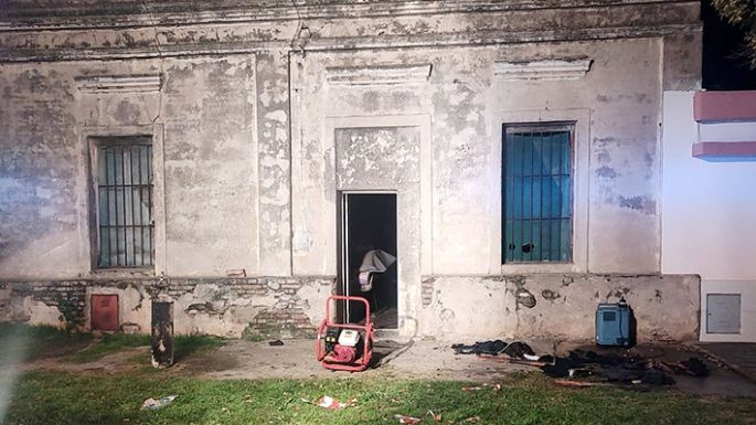 Sufrió graves quemaduras al prenderse fuego su casa