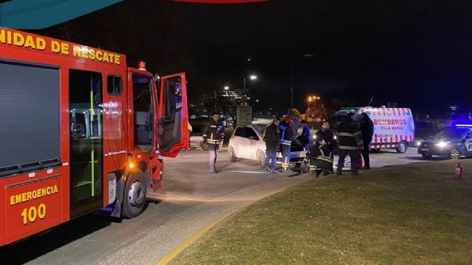 Dos hombres volcaron a bordo de un automóvil