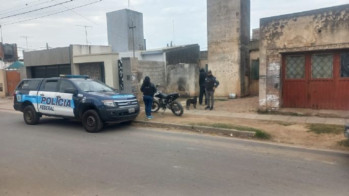Allanaron una vivienda en Villa Nueva y hay tres detenidos