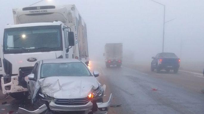 Múltiple choque protagonizado por dos camiones y dos autos