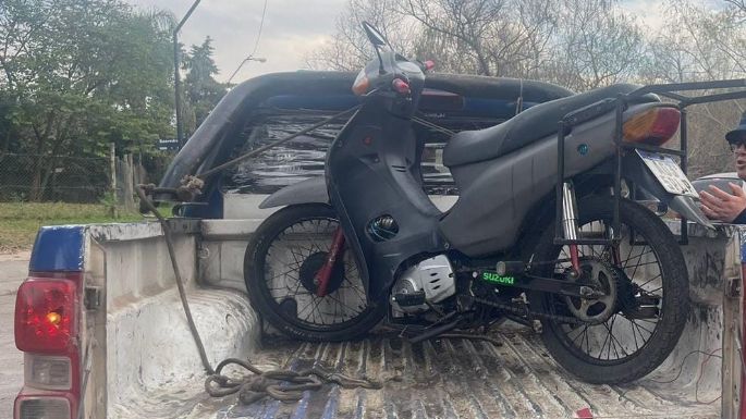 Circulaba en una moto robada hace más de 10 años y quedó detenido