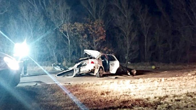 Murió una mujer al despistar y volcar un auto en la ruta 9