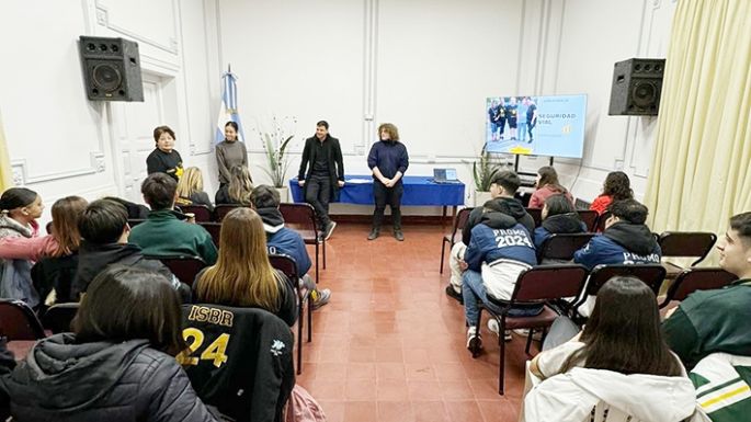Estrellas Amarillas brindó una charla de concientización