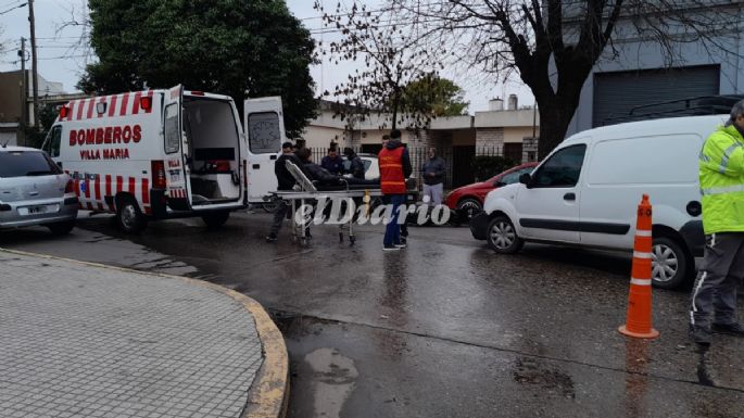 Una motociclista herida tras ser embestida por un vehículo