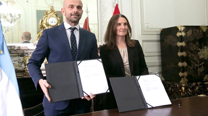 Argentina cierra un acuerdo de transporte aéreo con Canadá