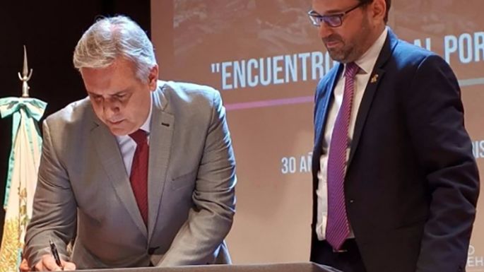 Llaryora en el  “Encuentro Federal  por la Memoria”
