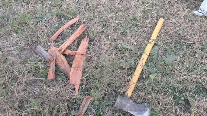 Dañó con un hacha el cerco de un terreno y lo agarró el propietario