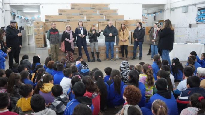Entregaron aires acondicionados frío-calor y calefactores a escuelas