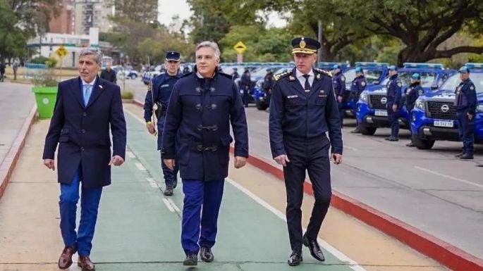 Llaryora defendió el uso de armas no letales para combatir el delito