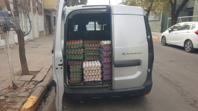 Lo arrestaron por robar dos maples de huevos