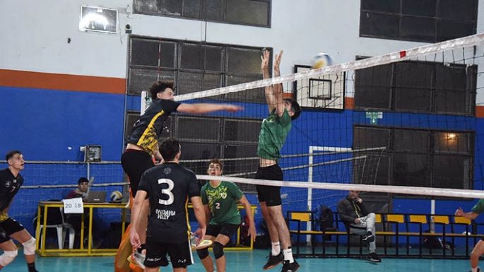 Rivadavia y Trinitarios ganaron por la Superliga