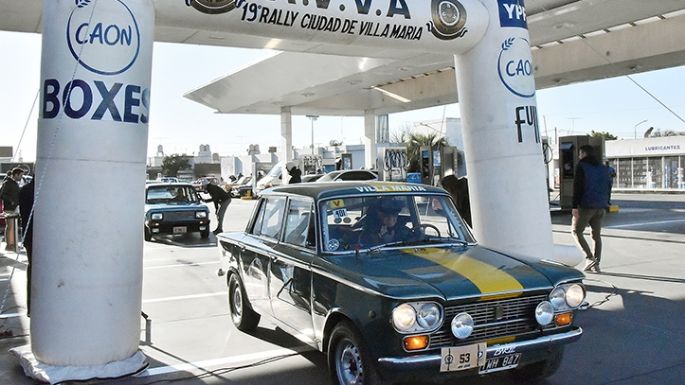 Un paseo con autos de todos los tiempos